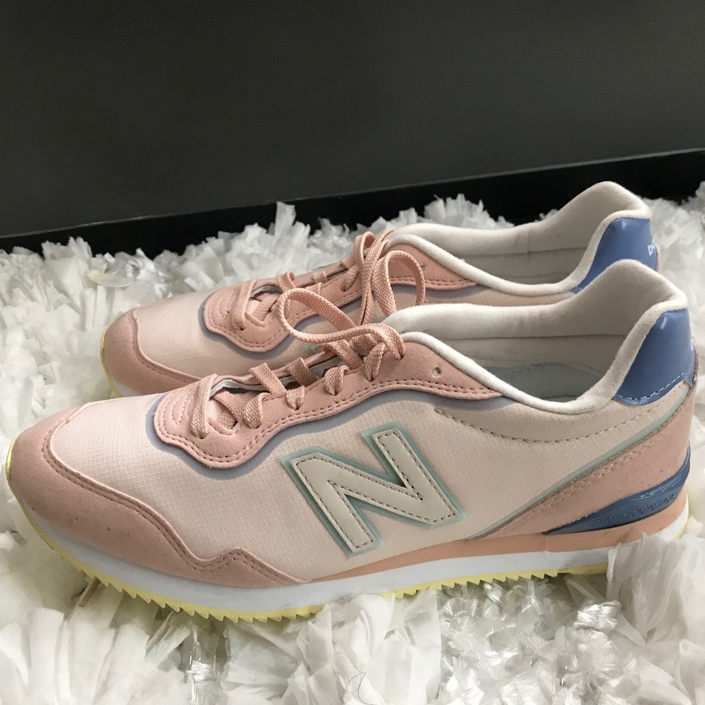 New Balance Classic Women's Sneakers